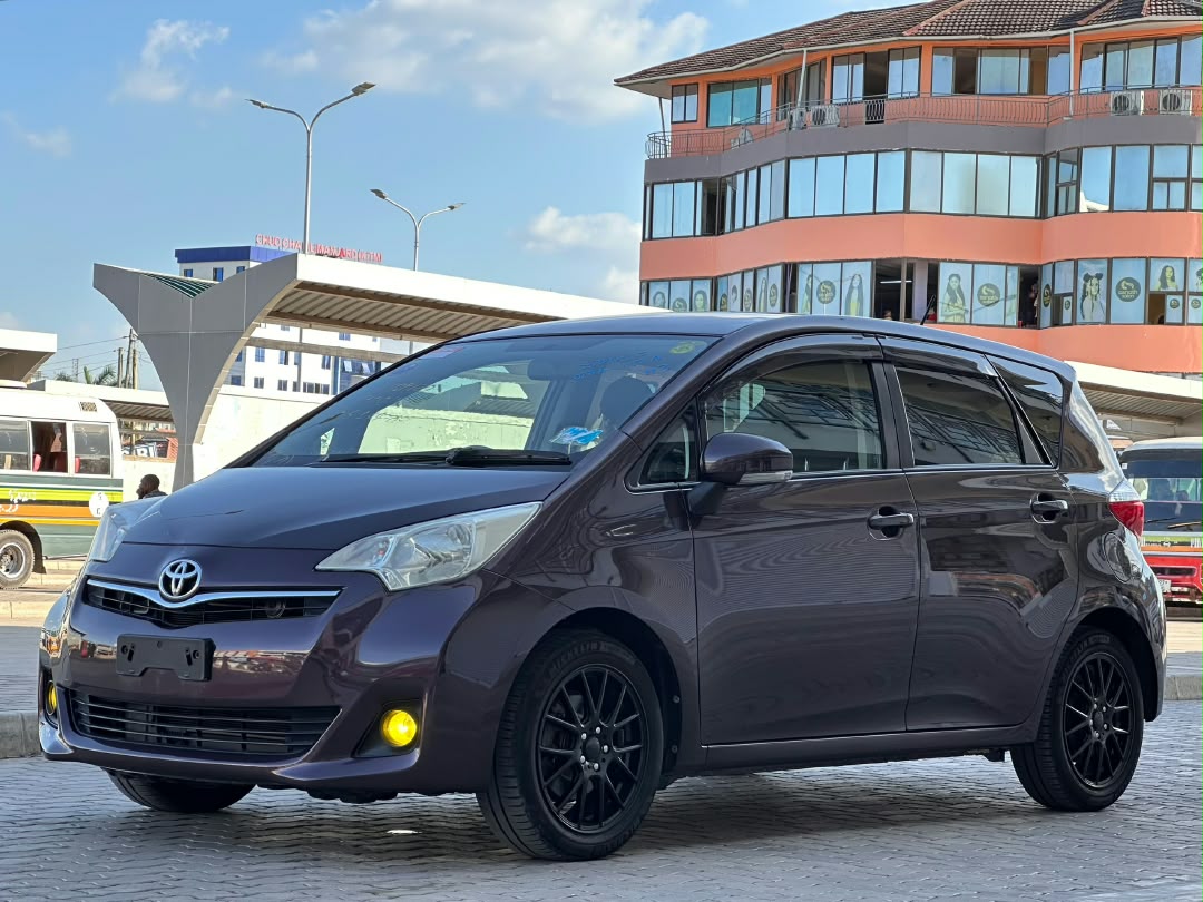 TOYOTA RACTICS thumbnail 3
